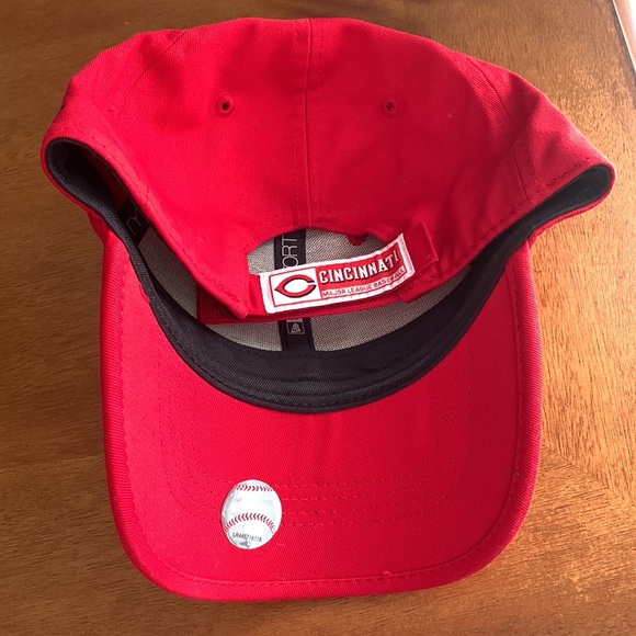 Cincinnati Reds hat - Picture 2 of 2